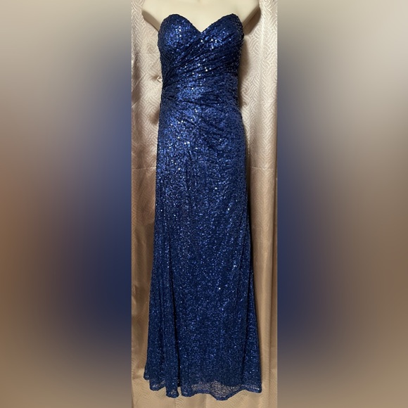 Sequin Dress with Leg Slit - Picture 5 of 6